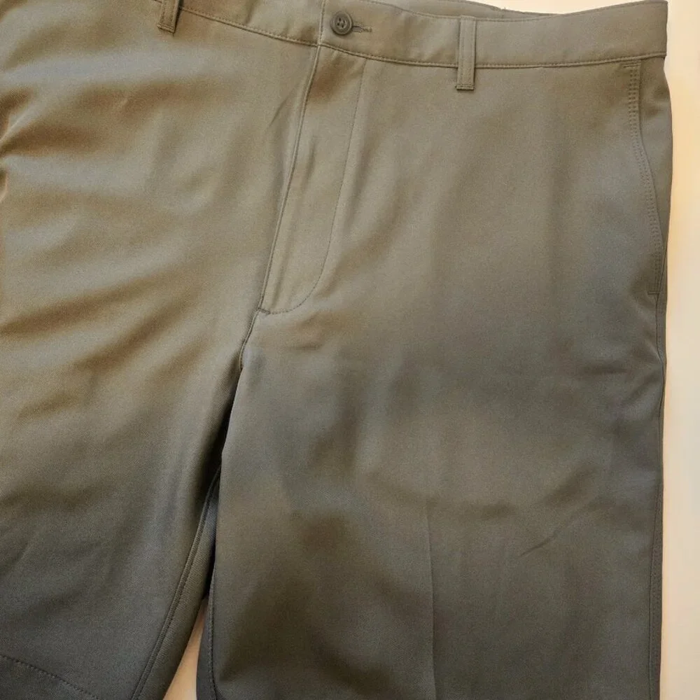 Men's‎ PGA Tour light olive green golf shorts Size 38